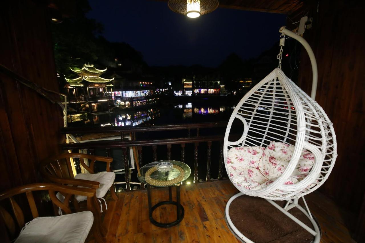 Lqj Riverside Guest House Fenghuang Exterior foto