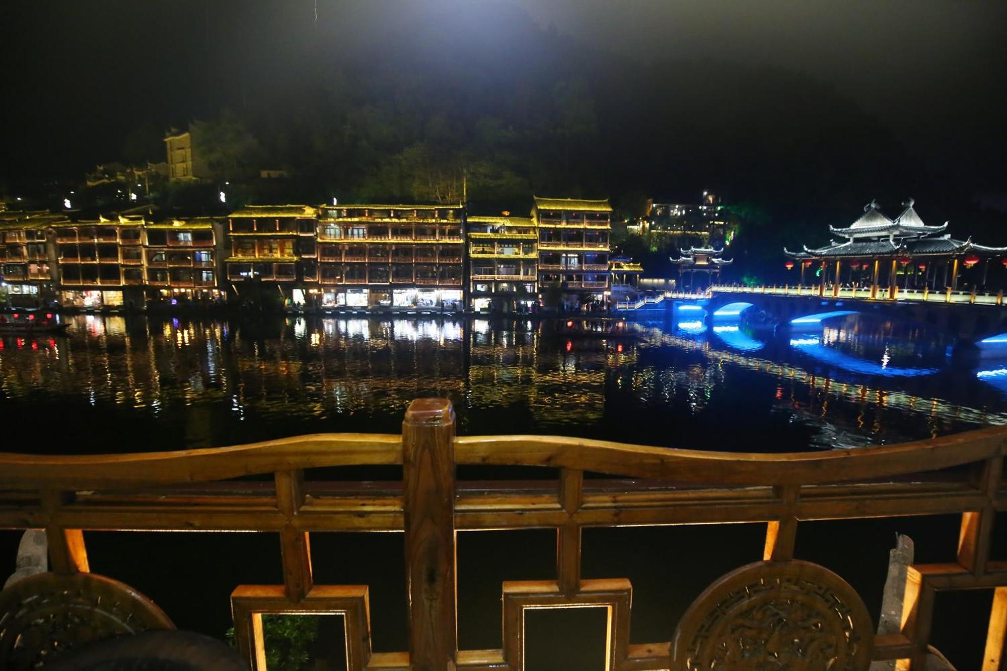 Lqj Riverside Guest House Fenghuang Exterior foto