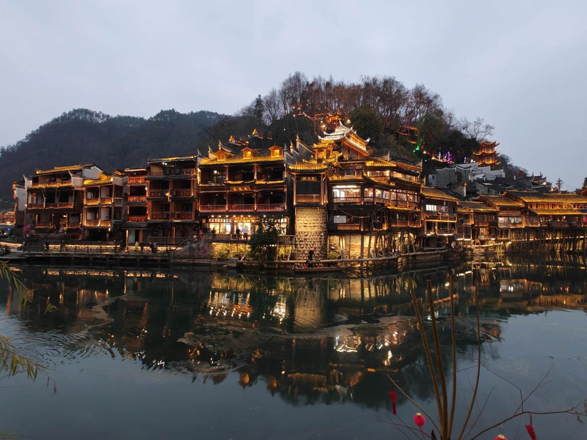 Lqj Riverside Guest House Fenghuang Exterior foto