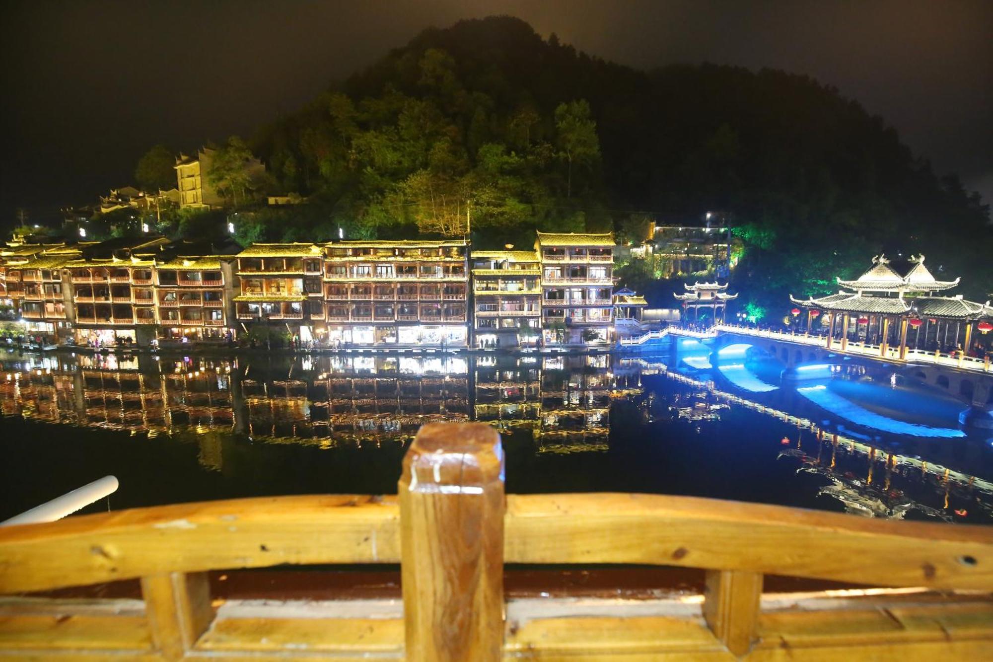 Lqj Riverside Guest House Fenghuang Exterior foto